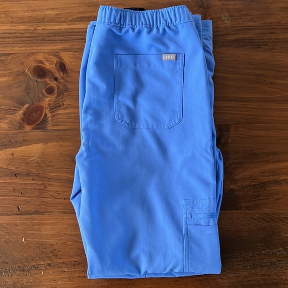 Figs - Cairo 5 Pocket Scrubs - Medium - Picture 4 of 4